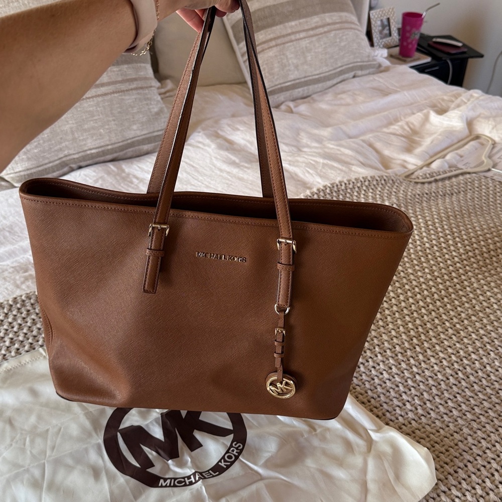 Michael Kors jet set tote, like new!